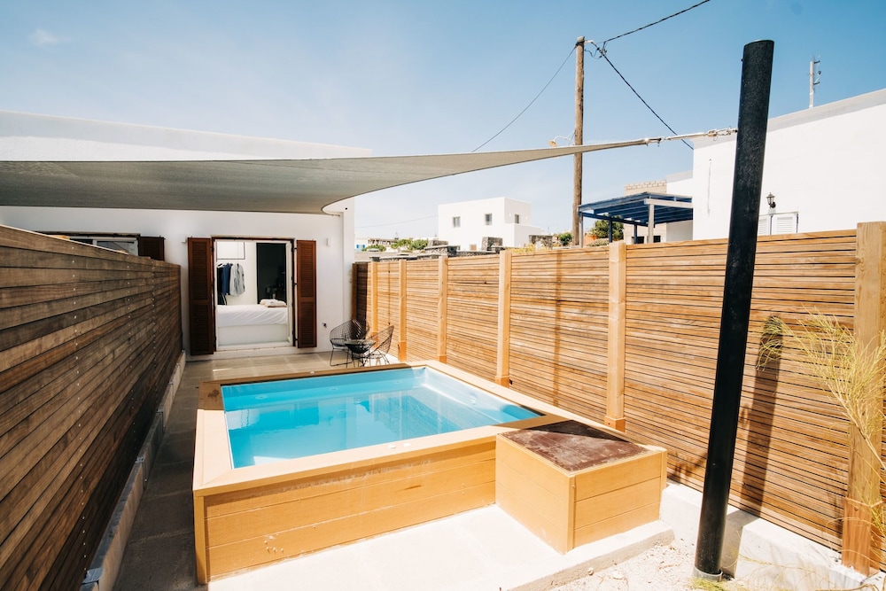 Mesanto Luxury Suites 36/50