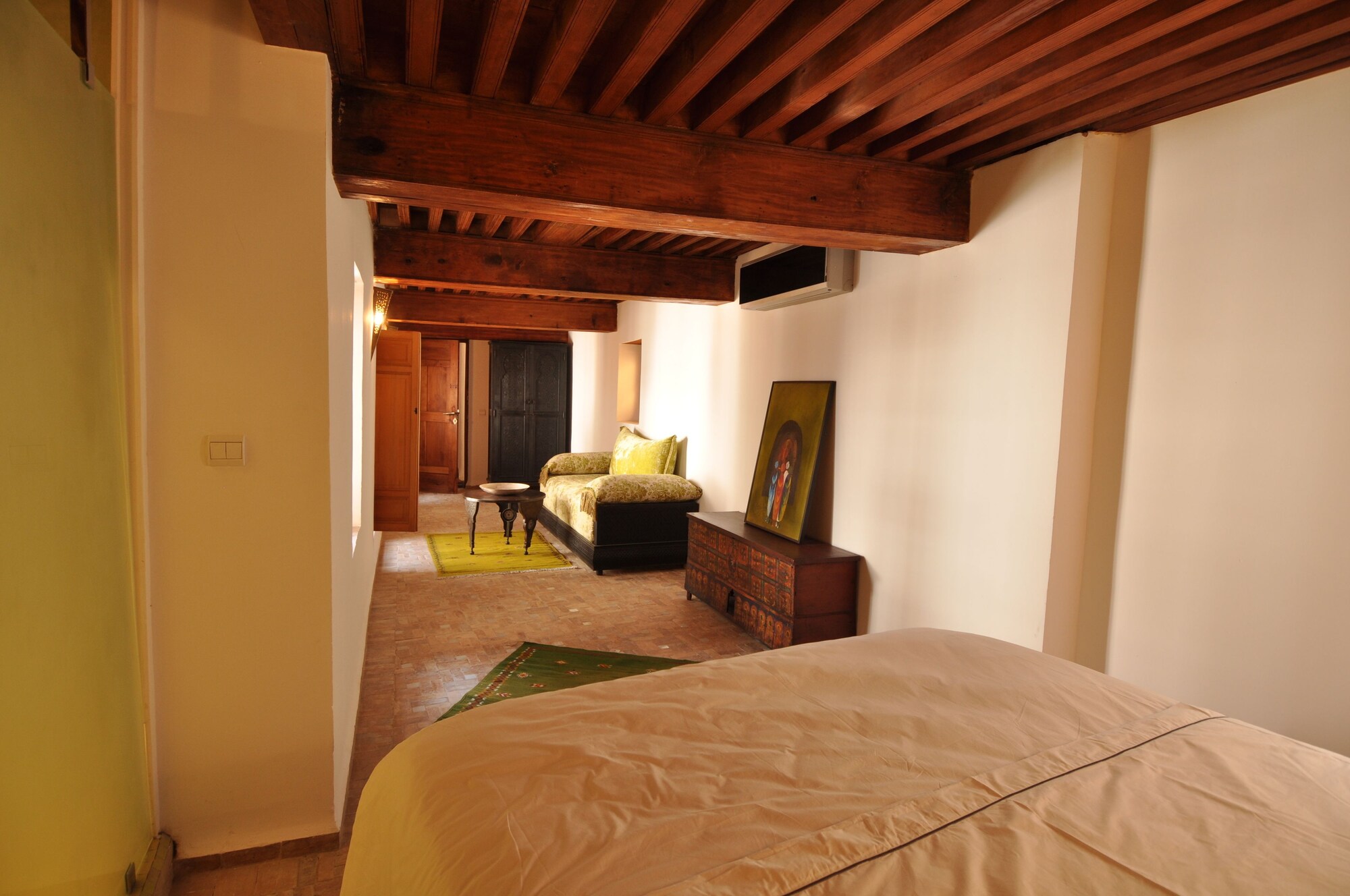 MEZZANINE, ROMANTIC