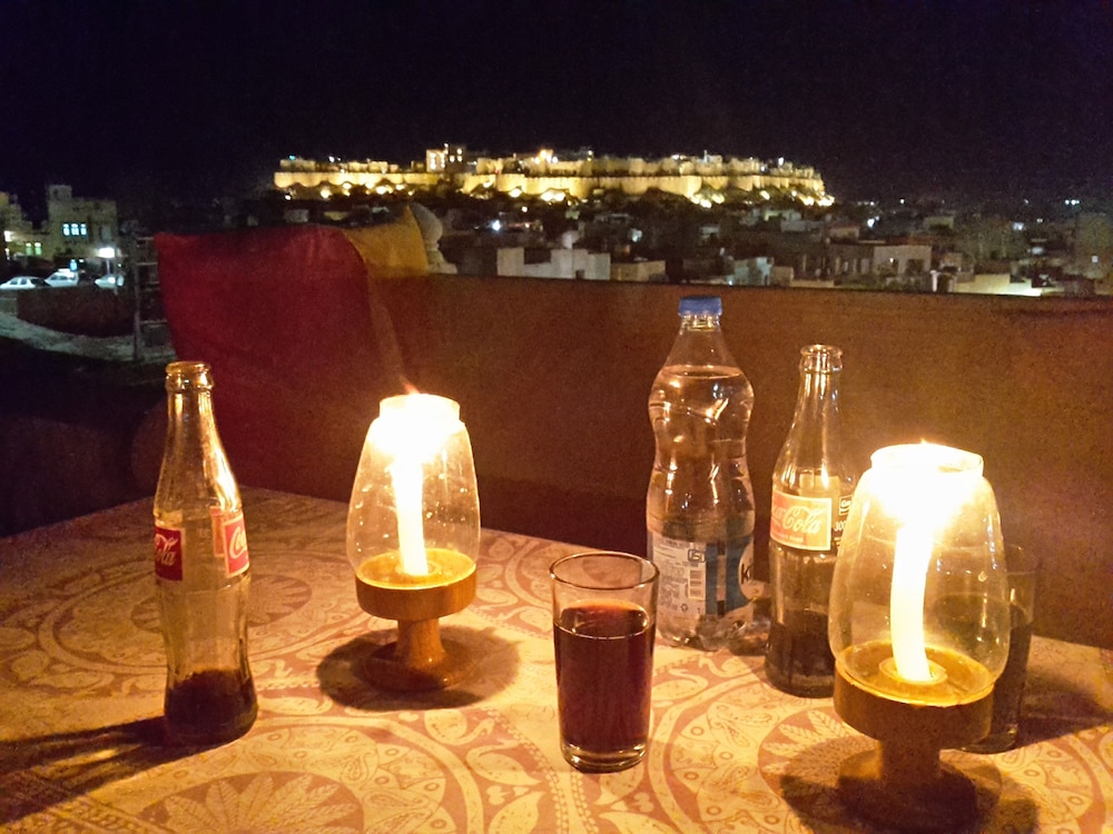 Vista Rooms at Patwa Haveli Road 38/63