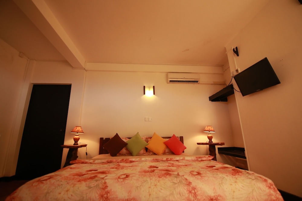 Mahaweli Regent Hotel 12/42