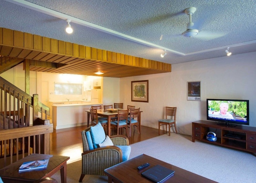 PALM COURT NOOSA 15/19