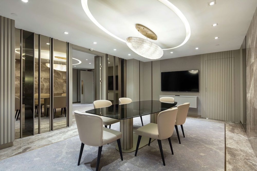 Hilton Istanbul Maslak 72/82
