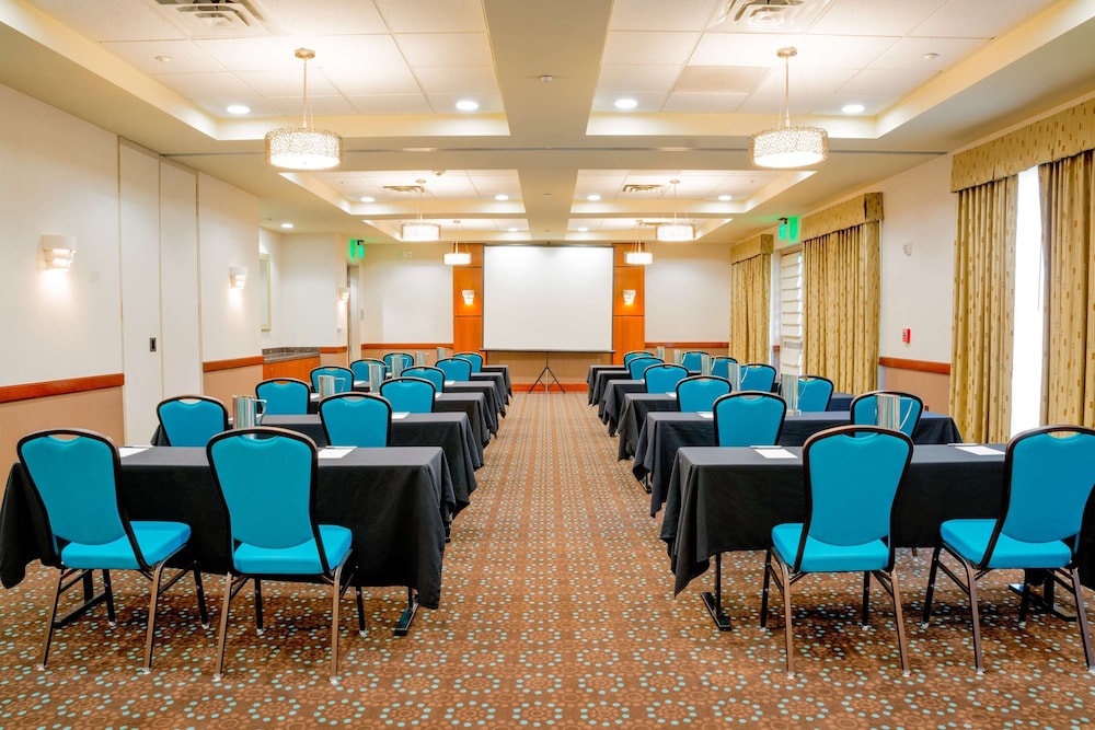 Hampton Inn Suites Riverside Corona East 47/66