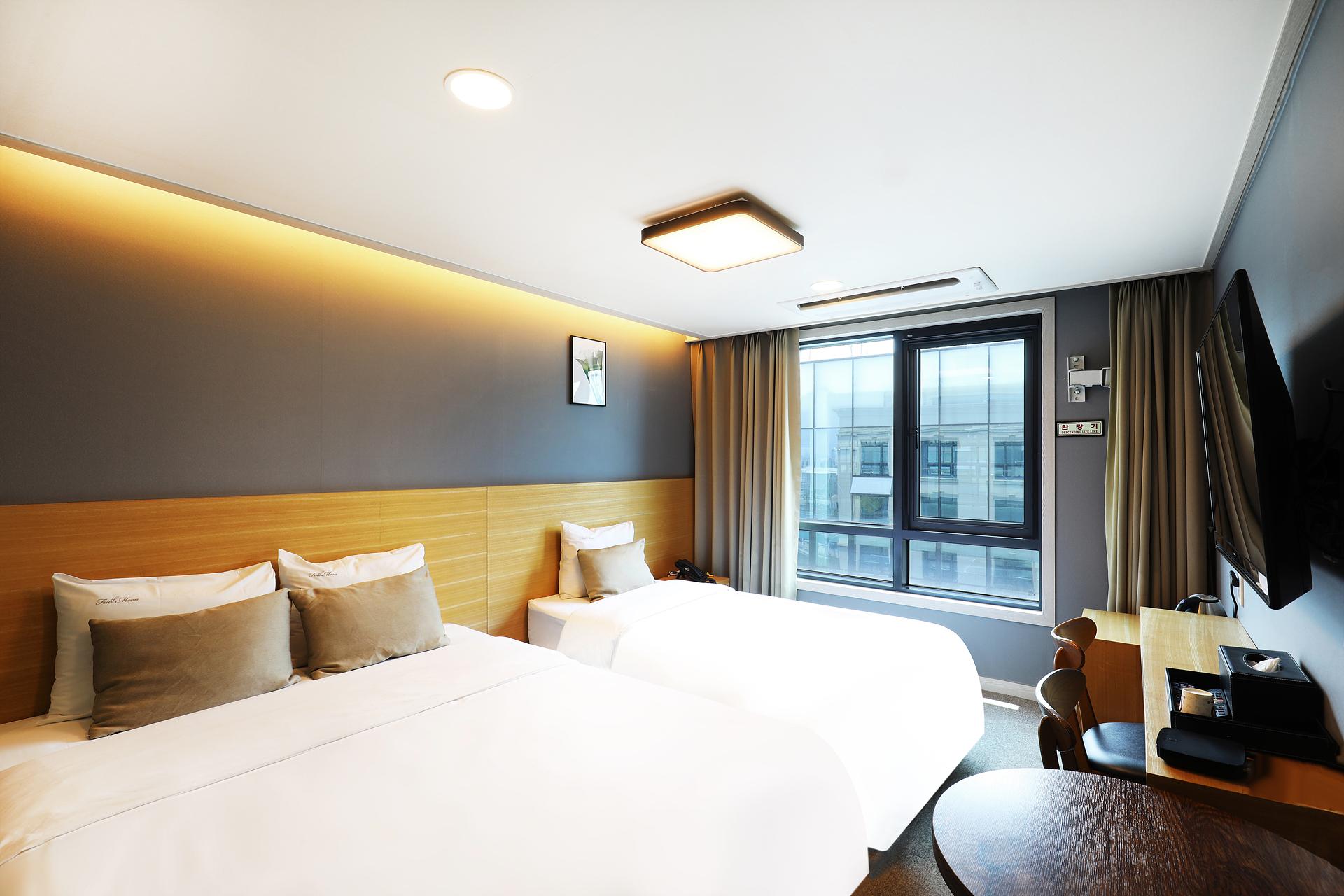 DELUXE, TWIN BEDS, OCEAN VIEW