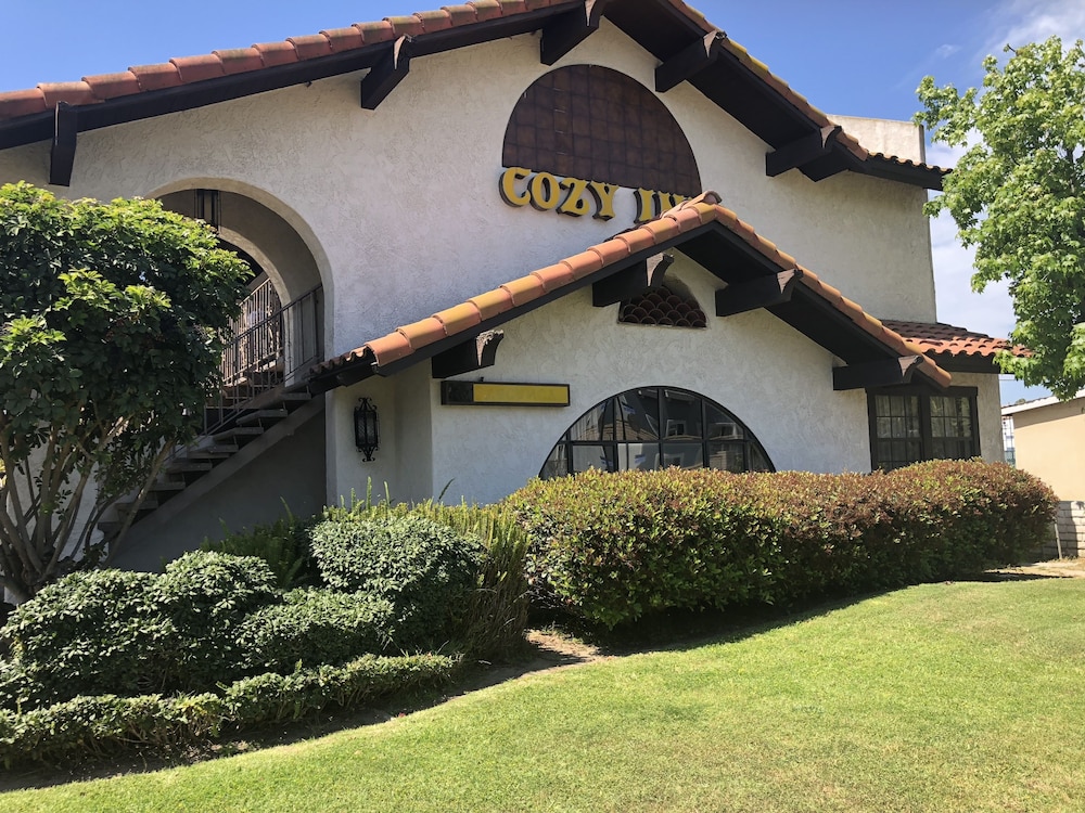 Cozy Inn Costa Mesa 15/21