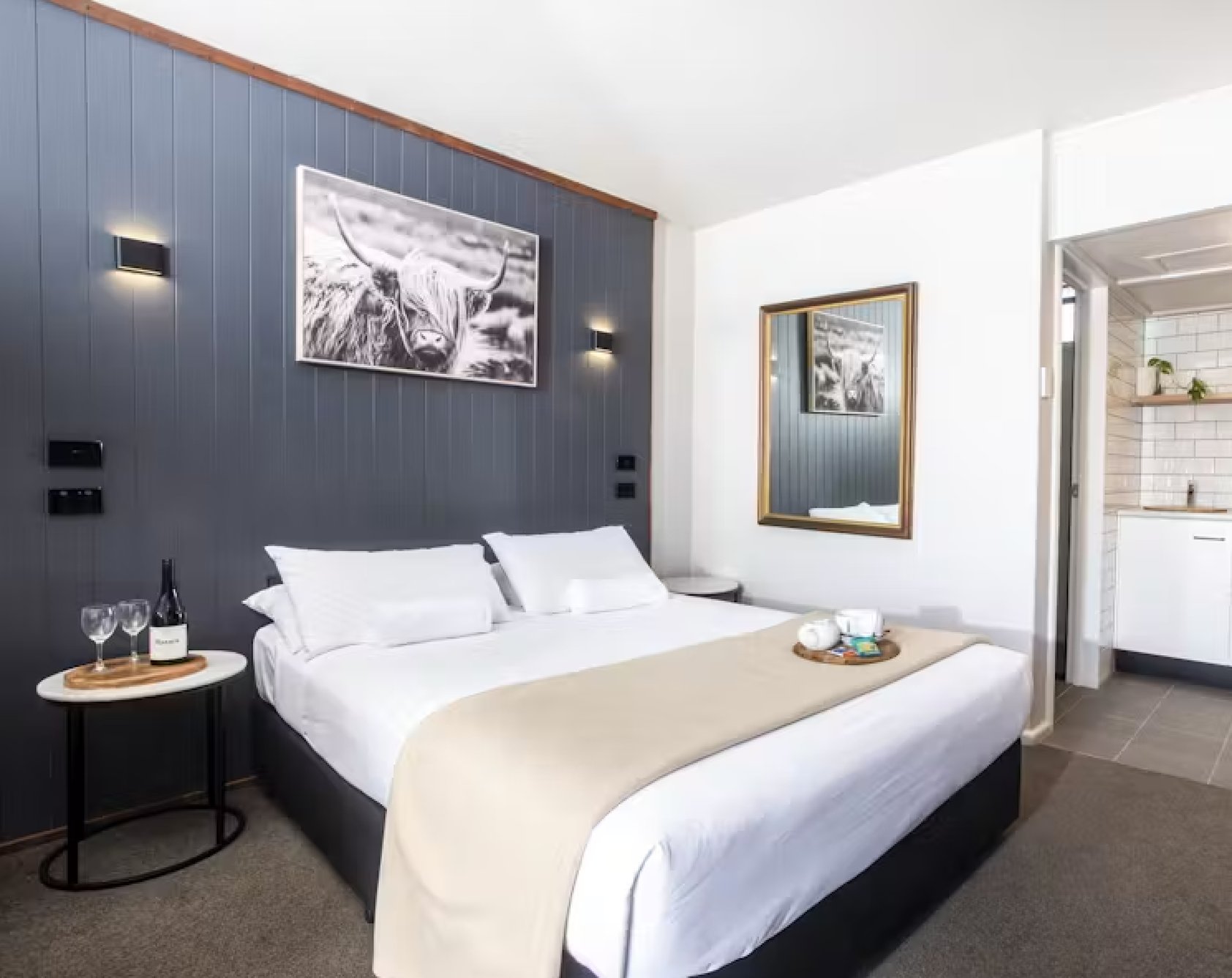 Standard, Queen Bed