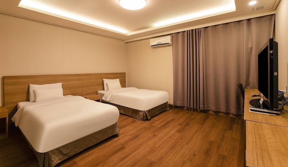 Korea Tourist Hotel 26/61