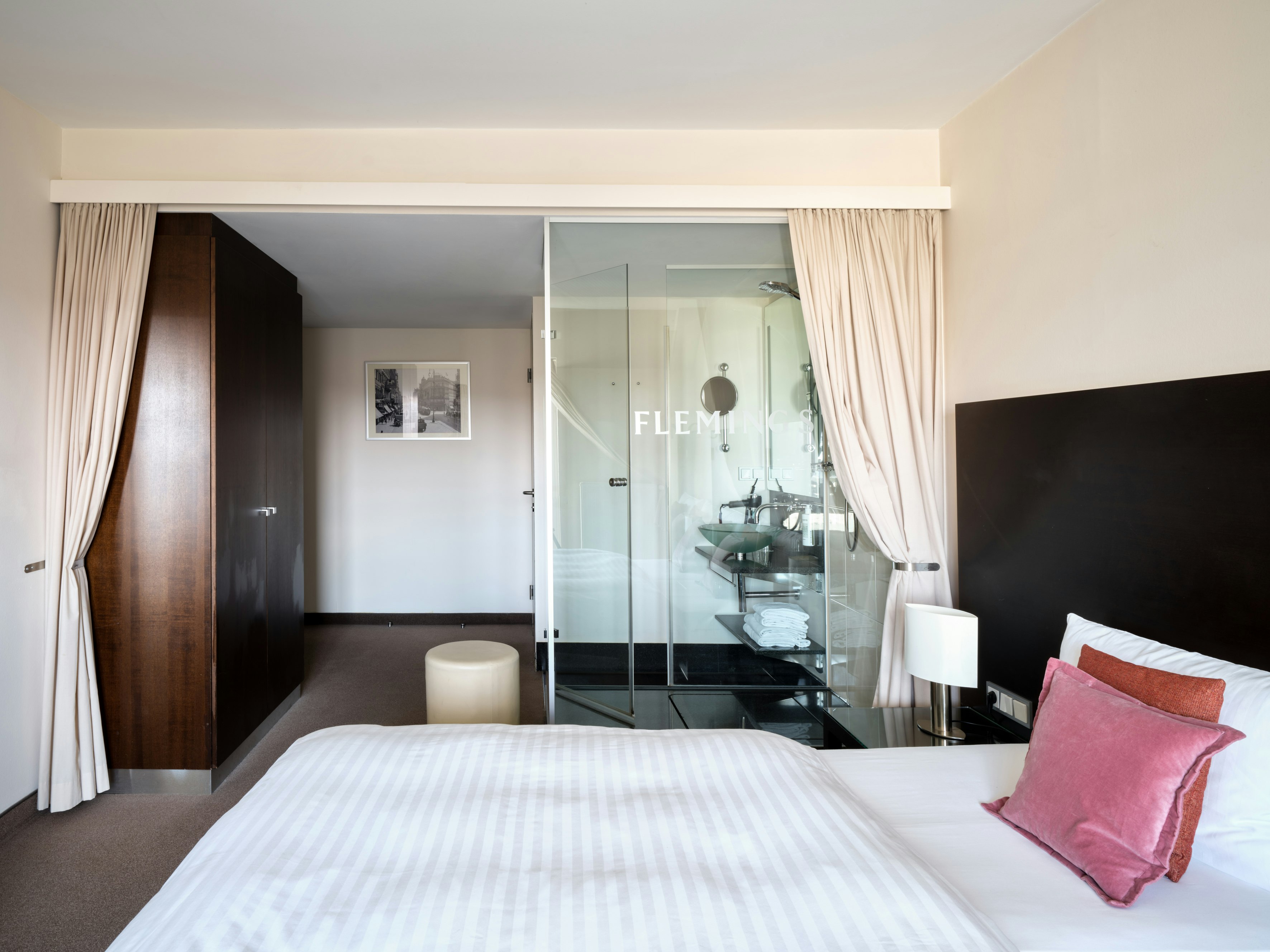 PLUS, COMFORT, QUEEN BED