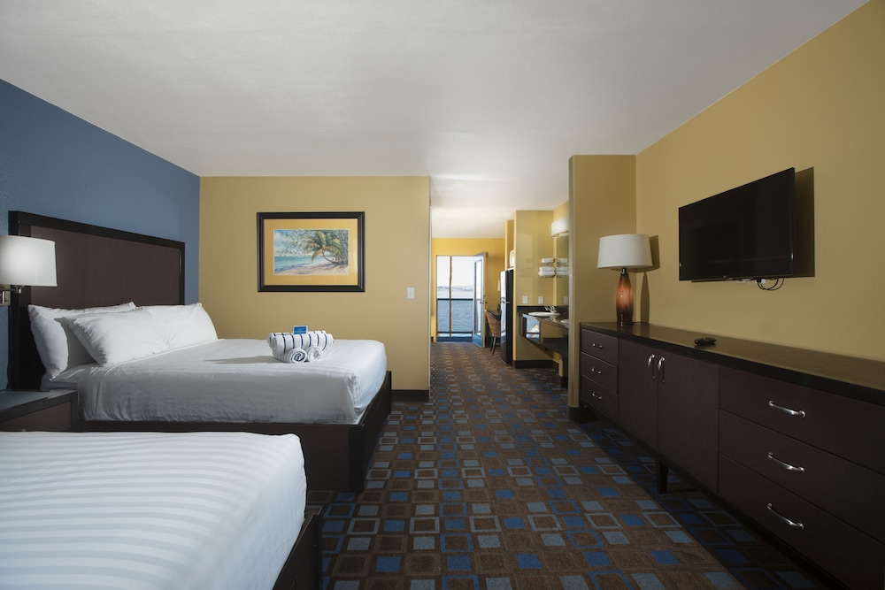 Suite, 2 Queen Beds, Sofa, Beach Floor