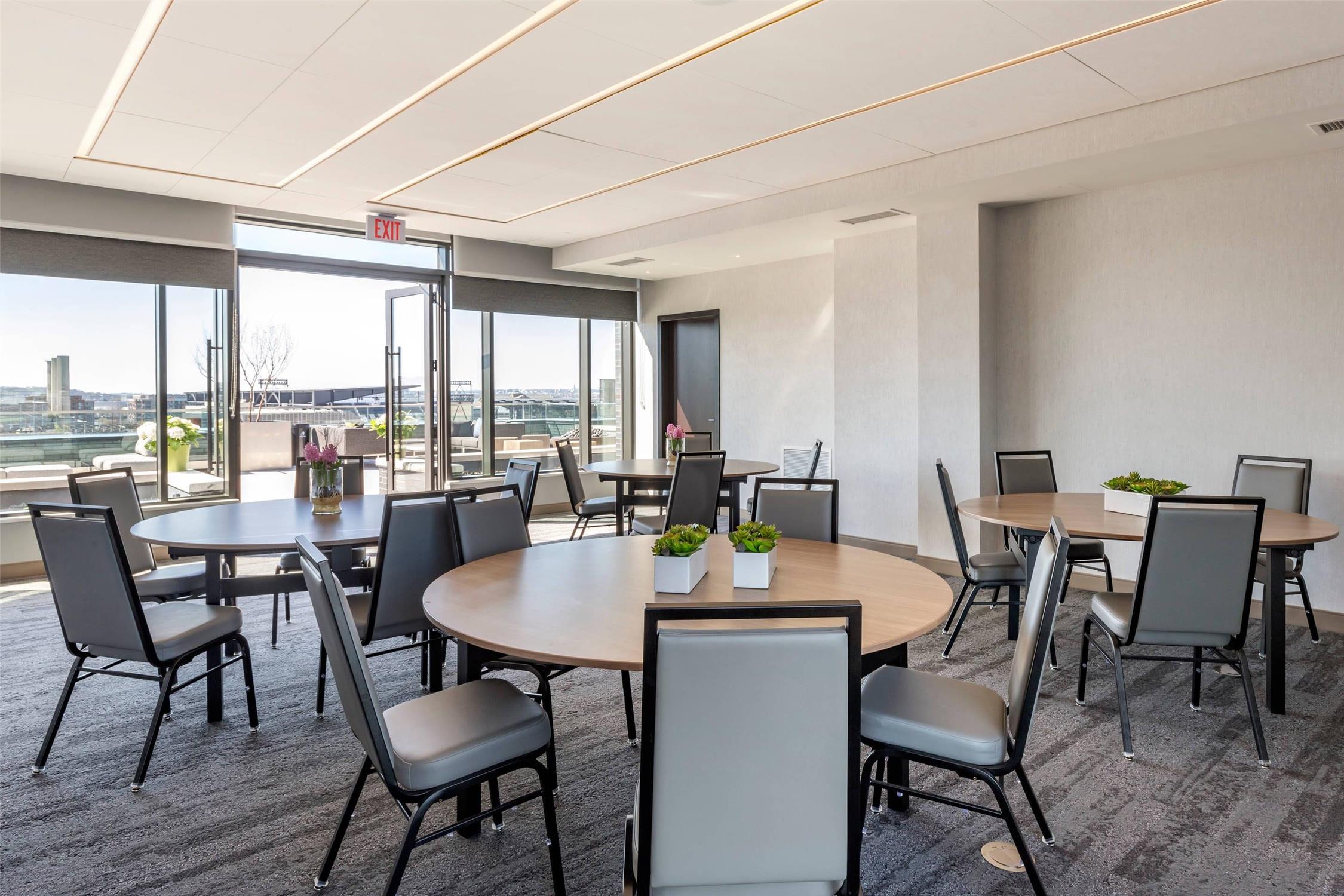 Cambria Hotel Washington D.C. Navy Yard Riverfront 32/34