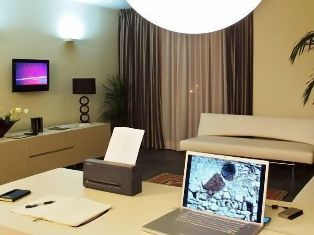 HOME CLUB SUITE HOTEL 15/22