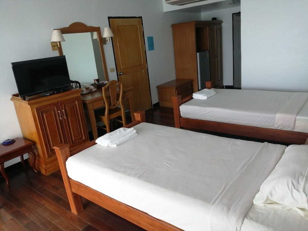 Jansom Beach Resort 32/67