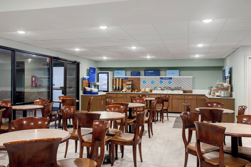 Holiday Inn Express Branson-Green Mountain Drive 51/72