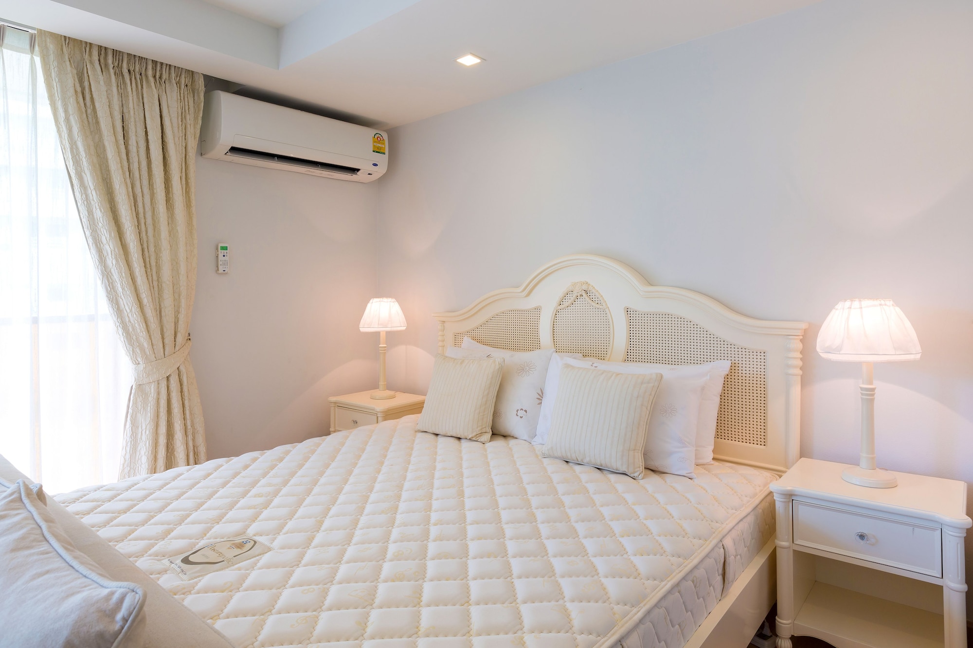 Studio, King Bed, Garden View