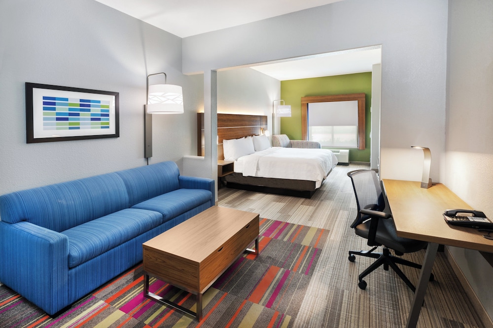 Holiday Inn Express Hotel Suites Hutto 52/72