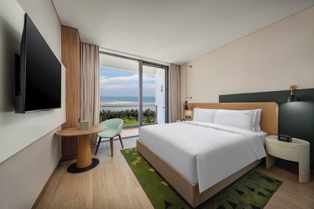 Premium, King Bed, Ocean Front 1/5