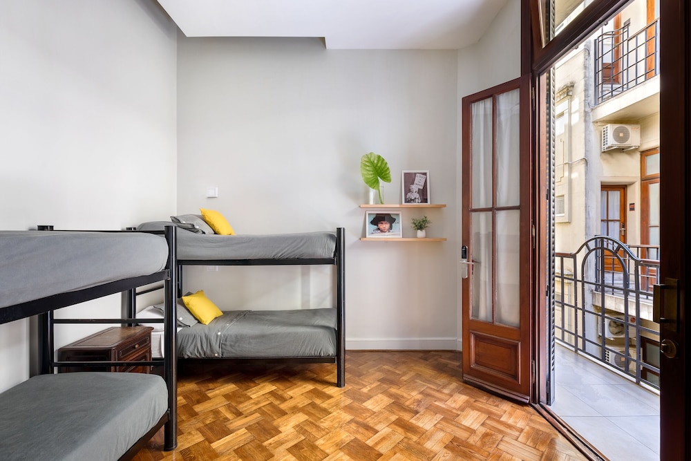 MILHOUSE HOSTEL AVENUE 6/65