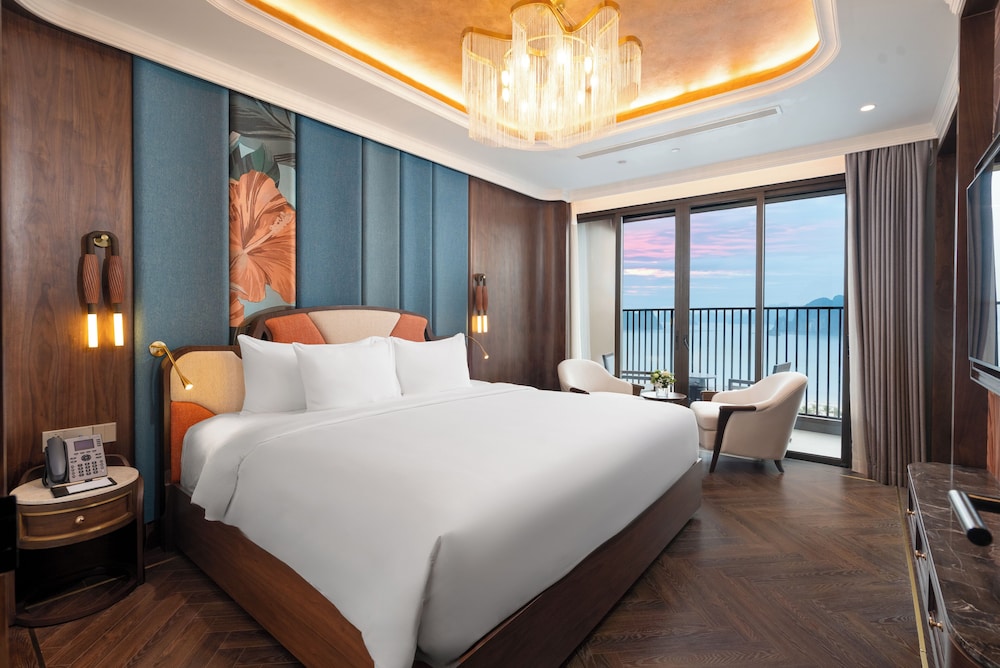 Wyndham Garden Sonasea Van Don 15/50