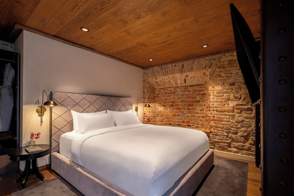 Casco, King Bed، Hotel La Compania In The Unbound Collection By Hyatt 5/10
