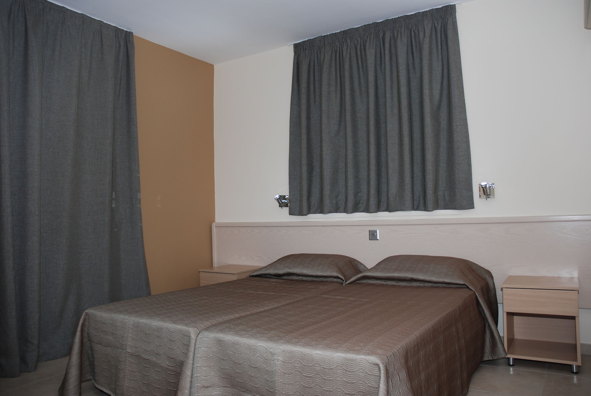 شقة بسريرين منفصلين بغرفة نوم واحدة مع أريكة، Christabelle Hotel Apartments 3/4