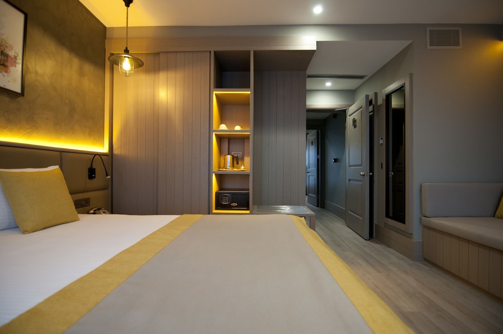 Hotel Seraglio 24/70