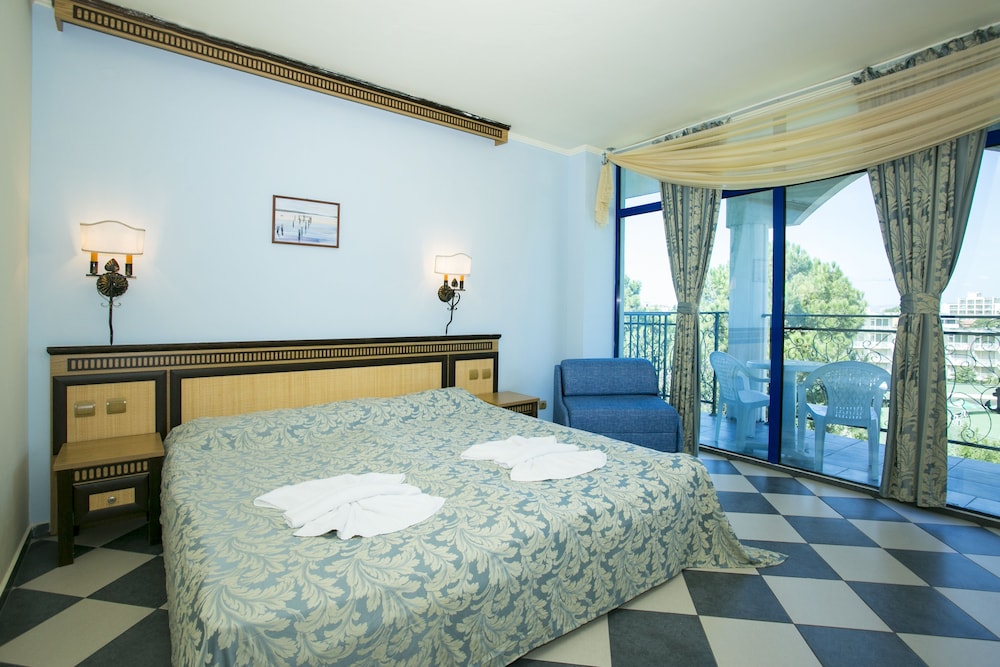 Chaika Beach Resort 7/50
