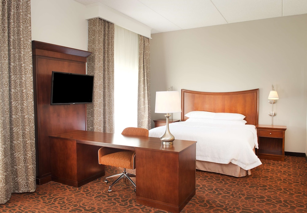 Hampton Inn and Suites Pittsburgh Meadow Lands 46/47