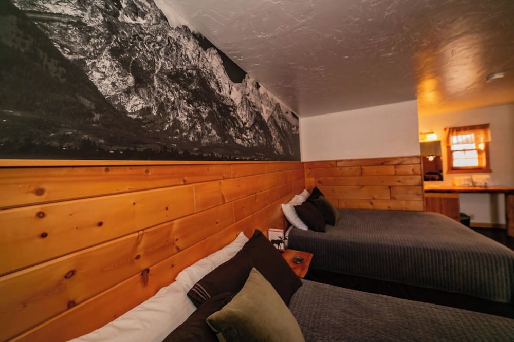 Chinook Winds Motel 39/76