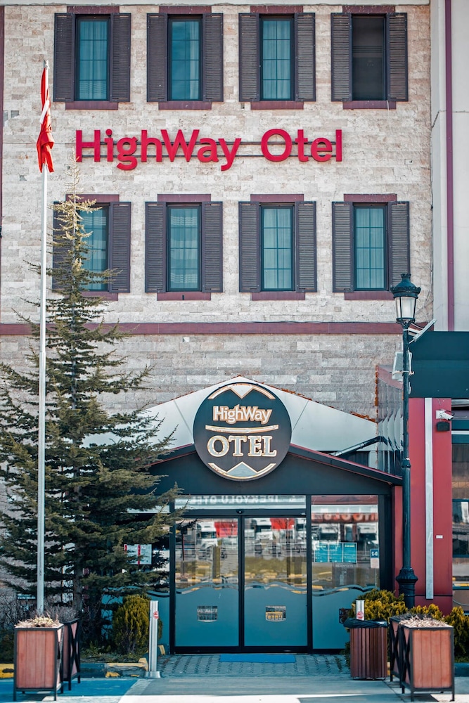 HIGHWAY HOTEL 2/25