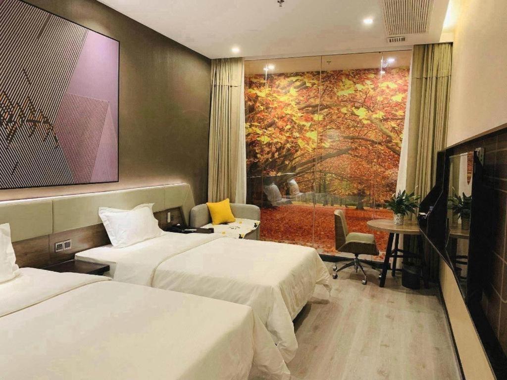 IU Hotels Wuhan Jianghan Road Metro Station 22/50