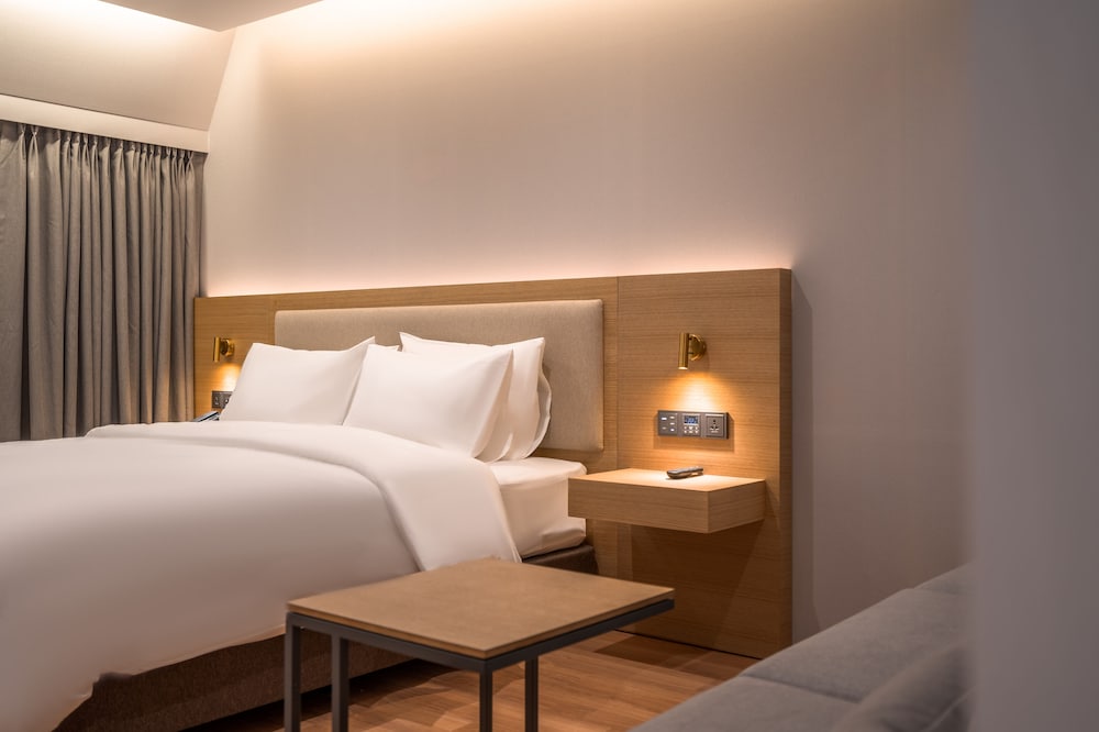 Deluxe, King Bed
