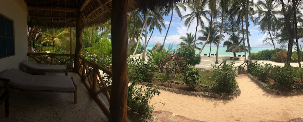 Pongwe Beach Hotel 40/50