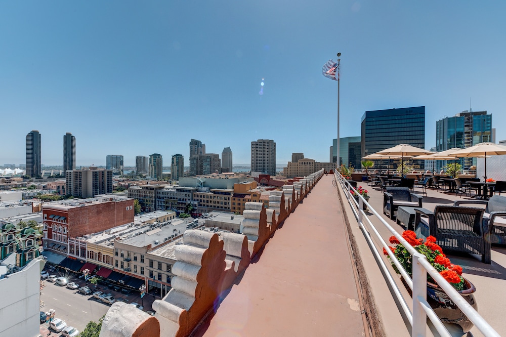 Gaslamp Plaza Suites 63/68
