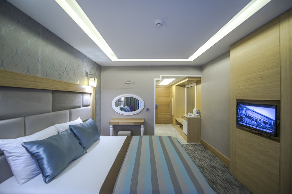 THE BERUSSA HOTEL 29/54