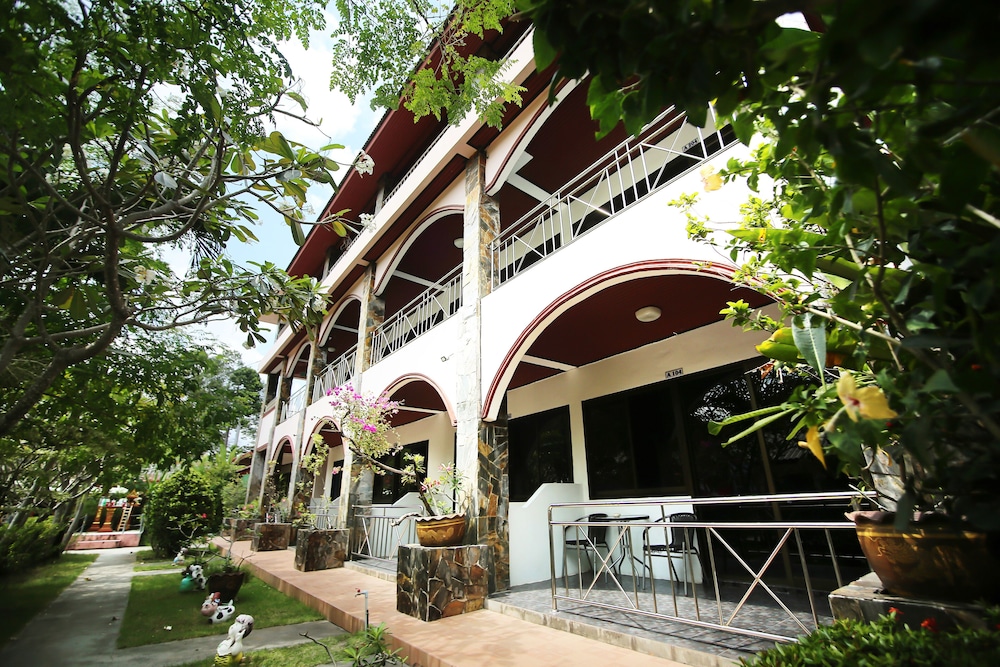 Lotus Hotel 3/50