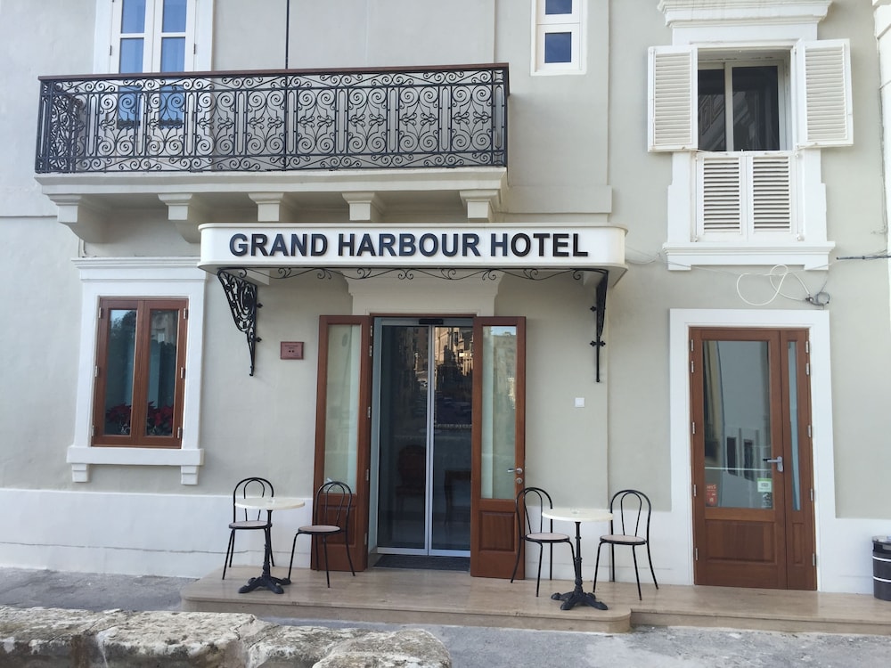 Grand Harbour Hotel 2/45