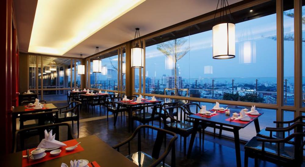 The Quarter Hualamphong by UHG 55/69