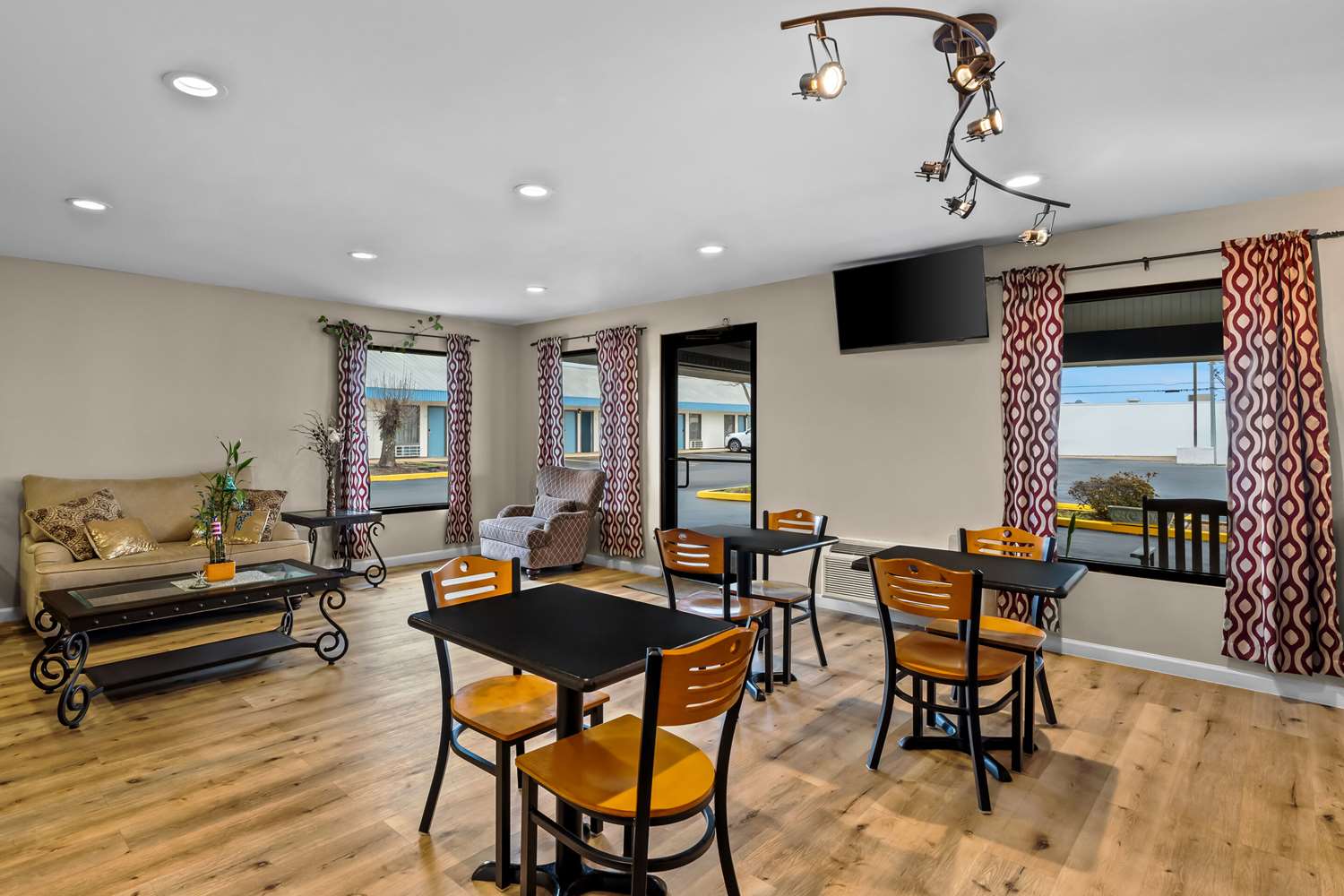 Rodeway Inn & Suites Brookhaven, MS 12/16