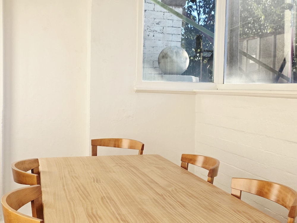 Crown Hotel Surry Hills 33/58