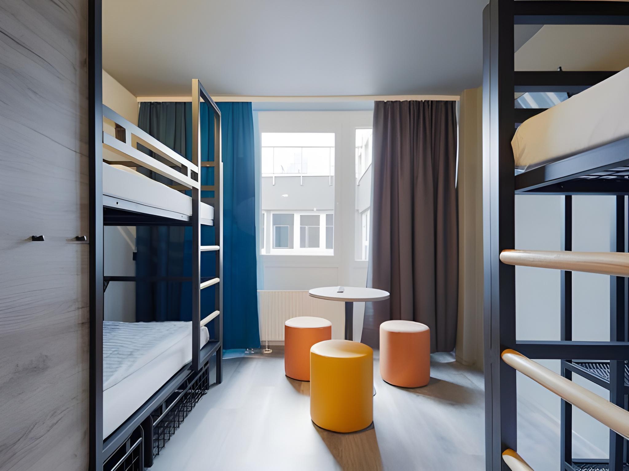ROOM, 6 BEDS, BUNK BEDS