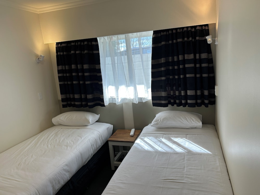 Montana Lodge Motel 15/50