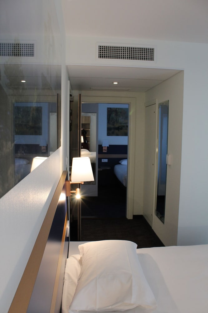 K Hotel 16/49