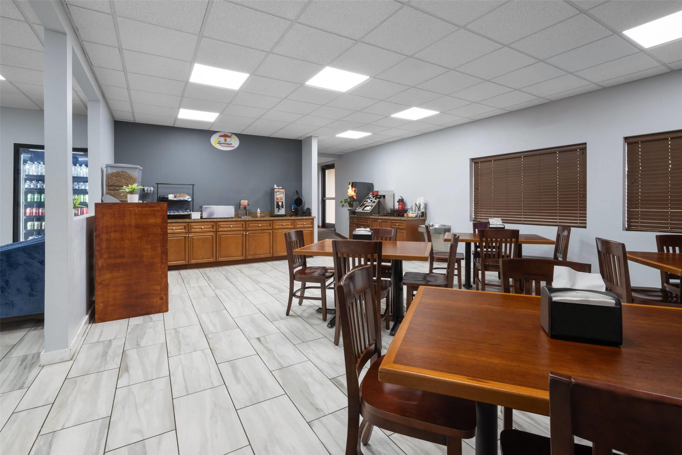 Super 8 By Wyndham Macon West 23/26