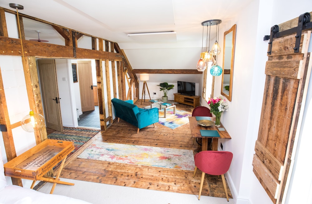 James' Place At Brynawel 32/48