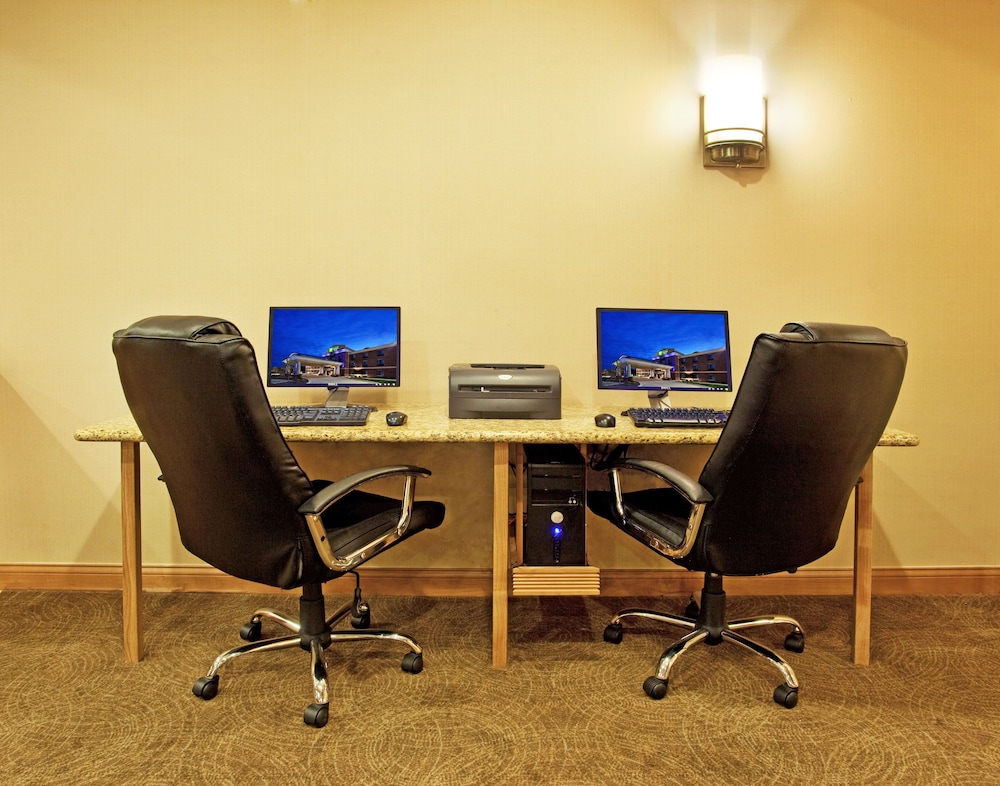Holiday Inn Express Hotel and Suites Chesterfield - Selfridge Area 54/57