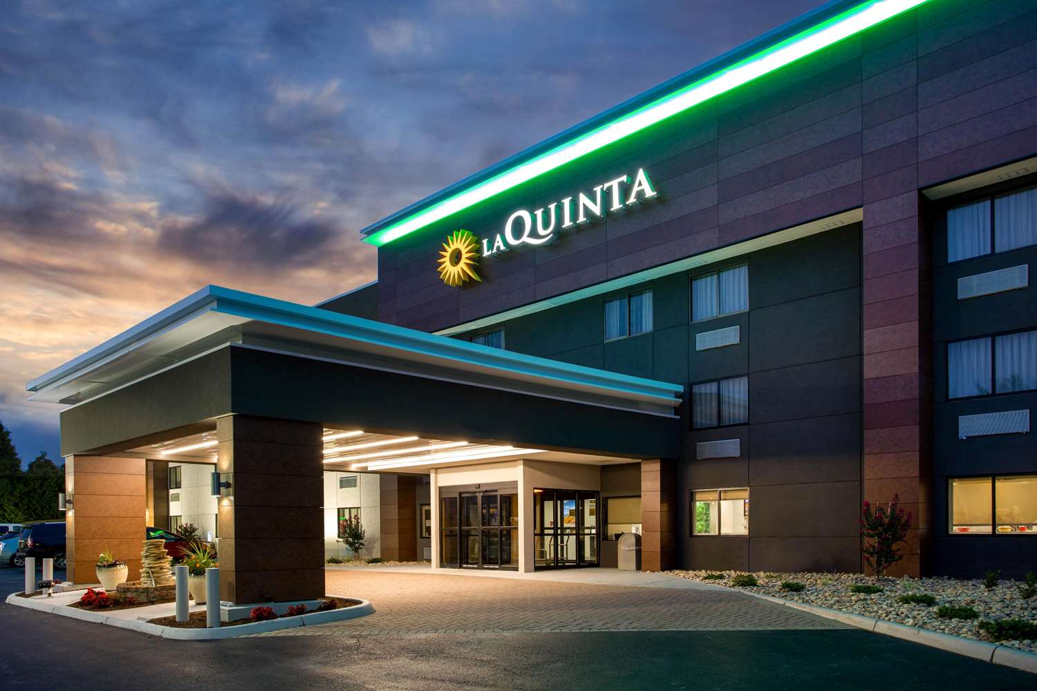 La Quinta Inn & Suites by Wyndham Roanoke Salem 2/58