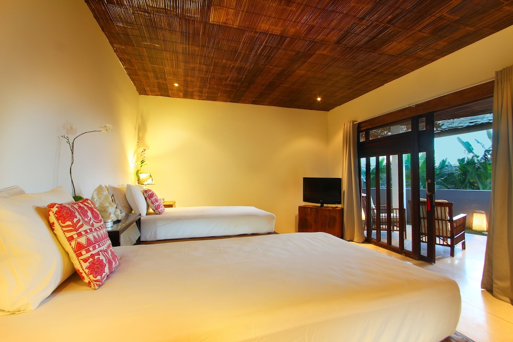 DELUXE, TWIN BEDS