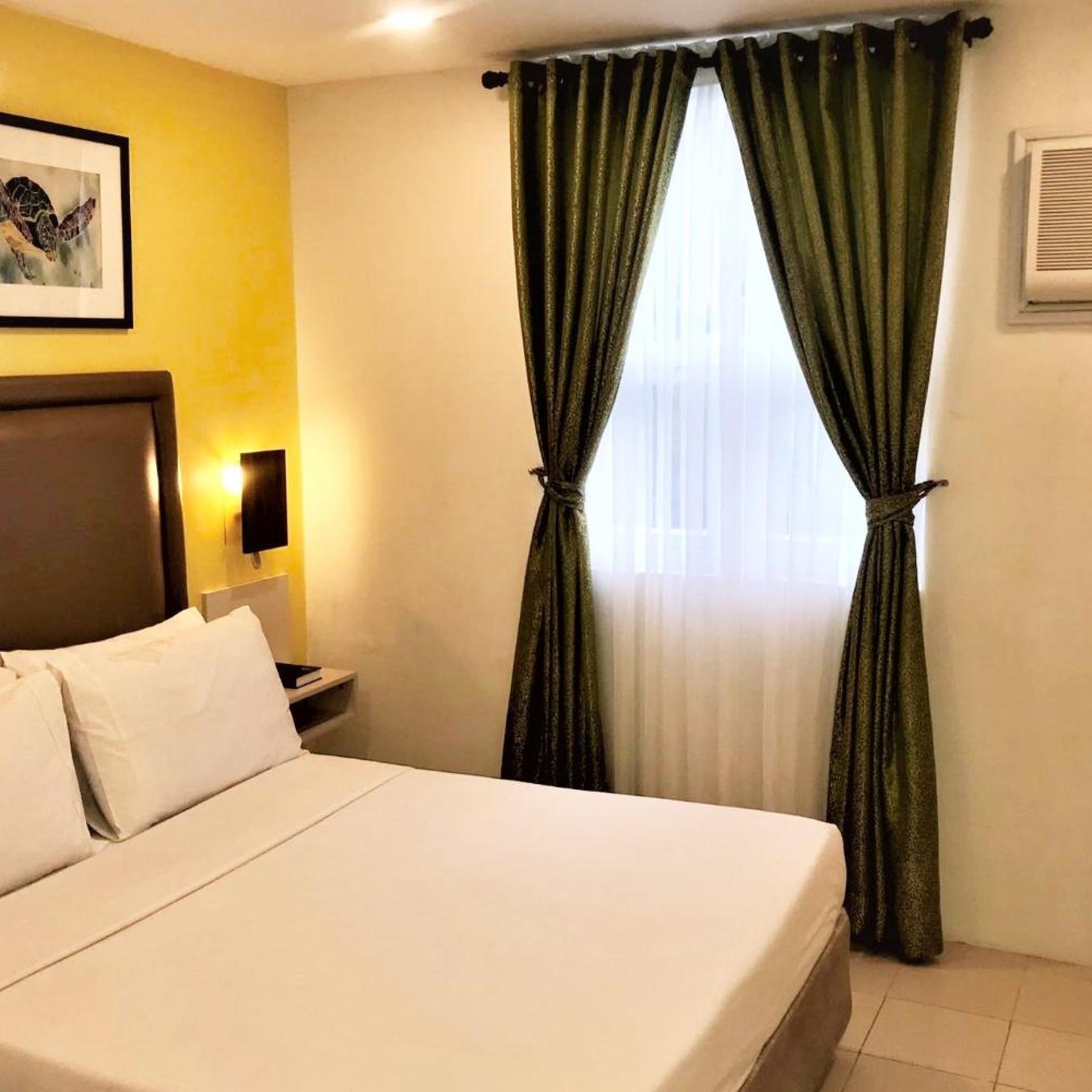 غرفة ديلوكس بسرير كينج وسرير كوين، Cebu Uncle Tom's Cabin Hotel 9/10
