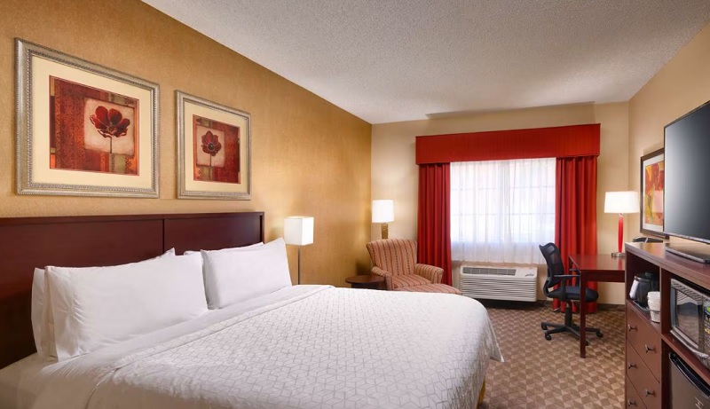 Mini, King Bed, Accessible