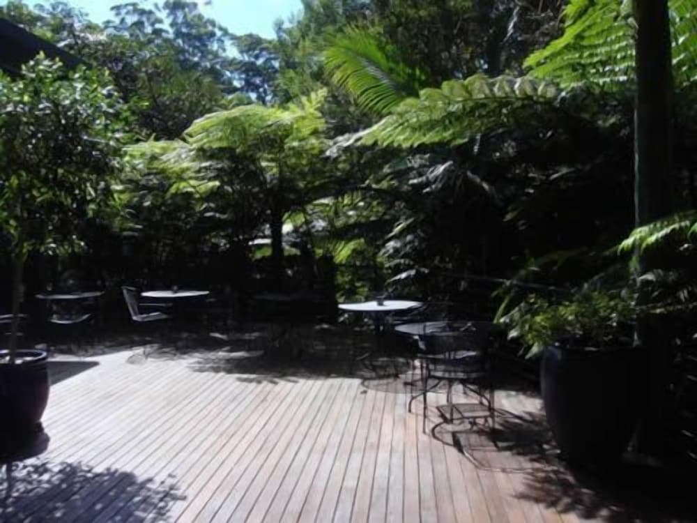 PETHERS RAINFOREST RETREAT 43/50